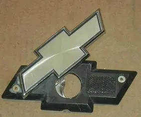 Trunk Lock Emblem ,Bowtie Swivel Used 91-96 Caprice 1