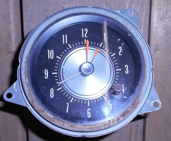 Dash Clock, Used, No Warranty, 70-72 Cutlass 1