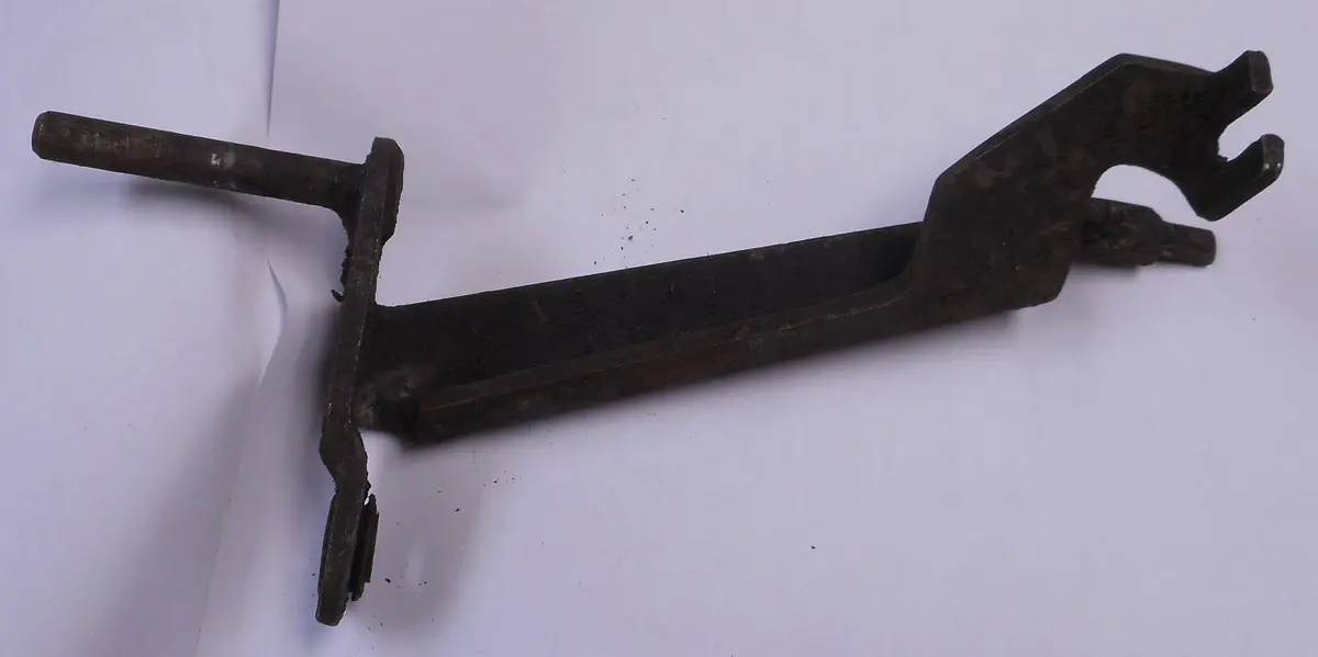 Shift Crosshaft, Pg, 64-66 Ch ,For Column Shift, Used 1