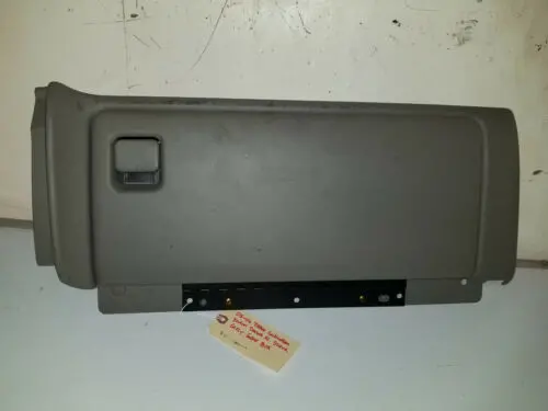 03 04 05 06 Tahoe Yukon Sierra Silverado Suburban Glove Box Dash Trim Panel 1