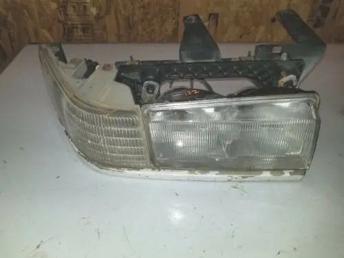 92 93 94 95 96 97 Cadillac Eldorado Right Lamp Headlight Turn Signal Park Light 1