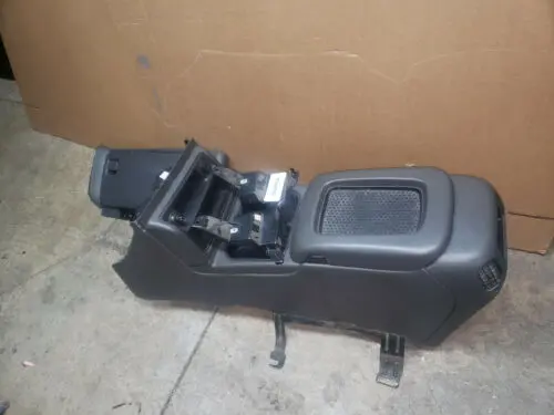 00 - 06 Sierra Silverado Yukon Avalanche Center Console Armrest Glove Box Oem 1