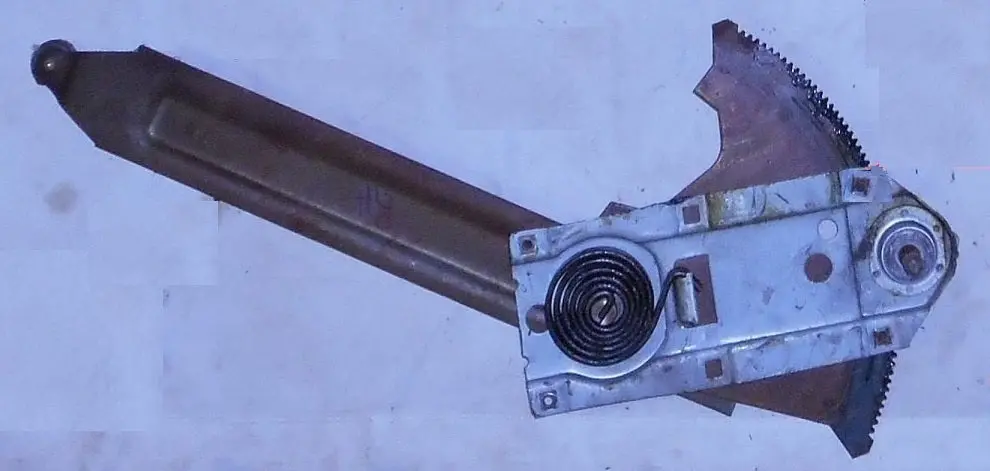 Door Glass Regulator ,Manual Right Used 71-76 B-C-E-Body 1