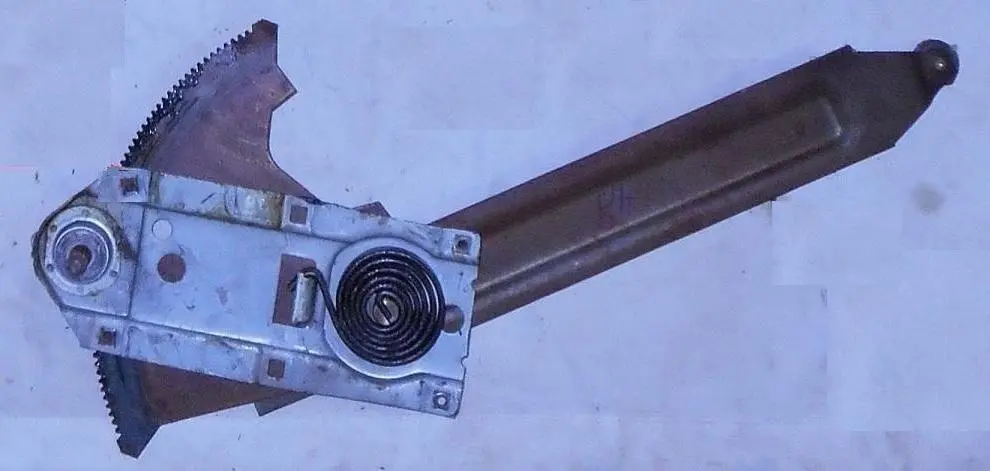 Door Glass Regulator, Manual Left Used 71-76 B-C-E-Body 1