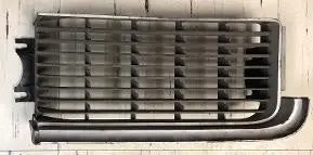 Front Grill ,Right Used 69 442 1