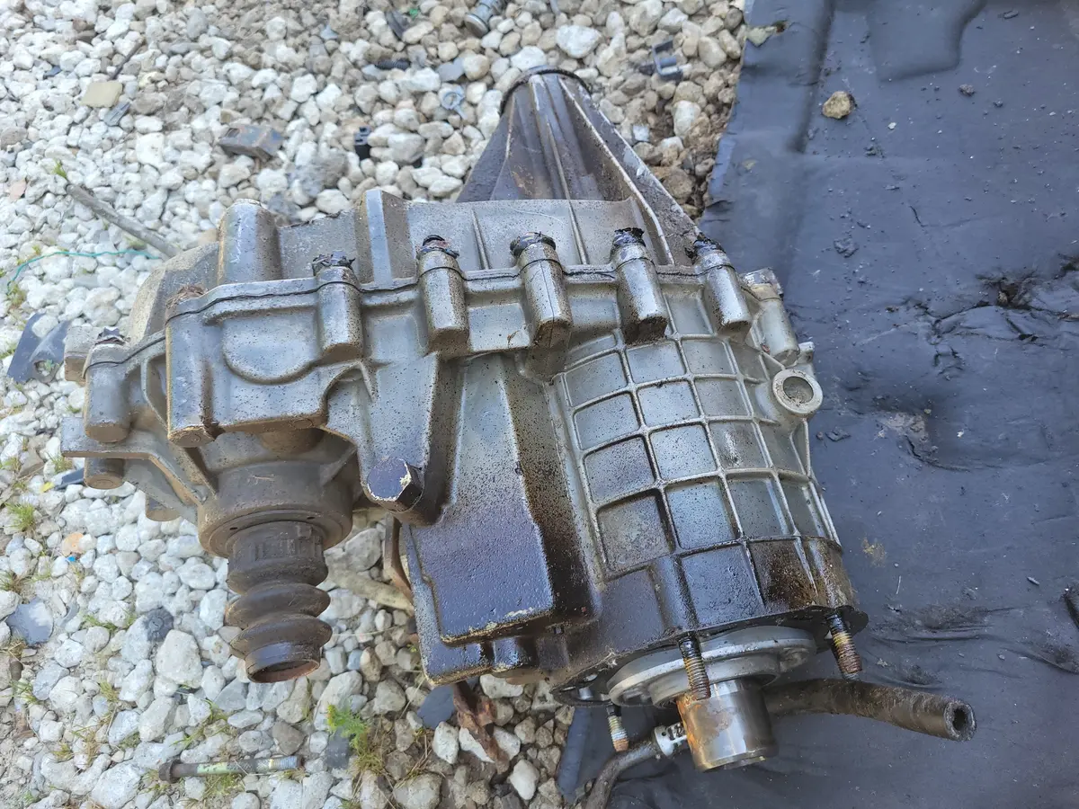 99 - 07 Chevy Silverado Sierra Yukon 261 4.8 5.3 Manual Floor Shift Transfer Case 1