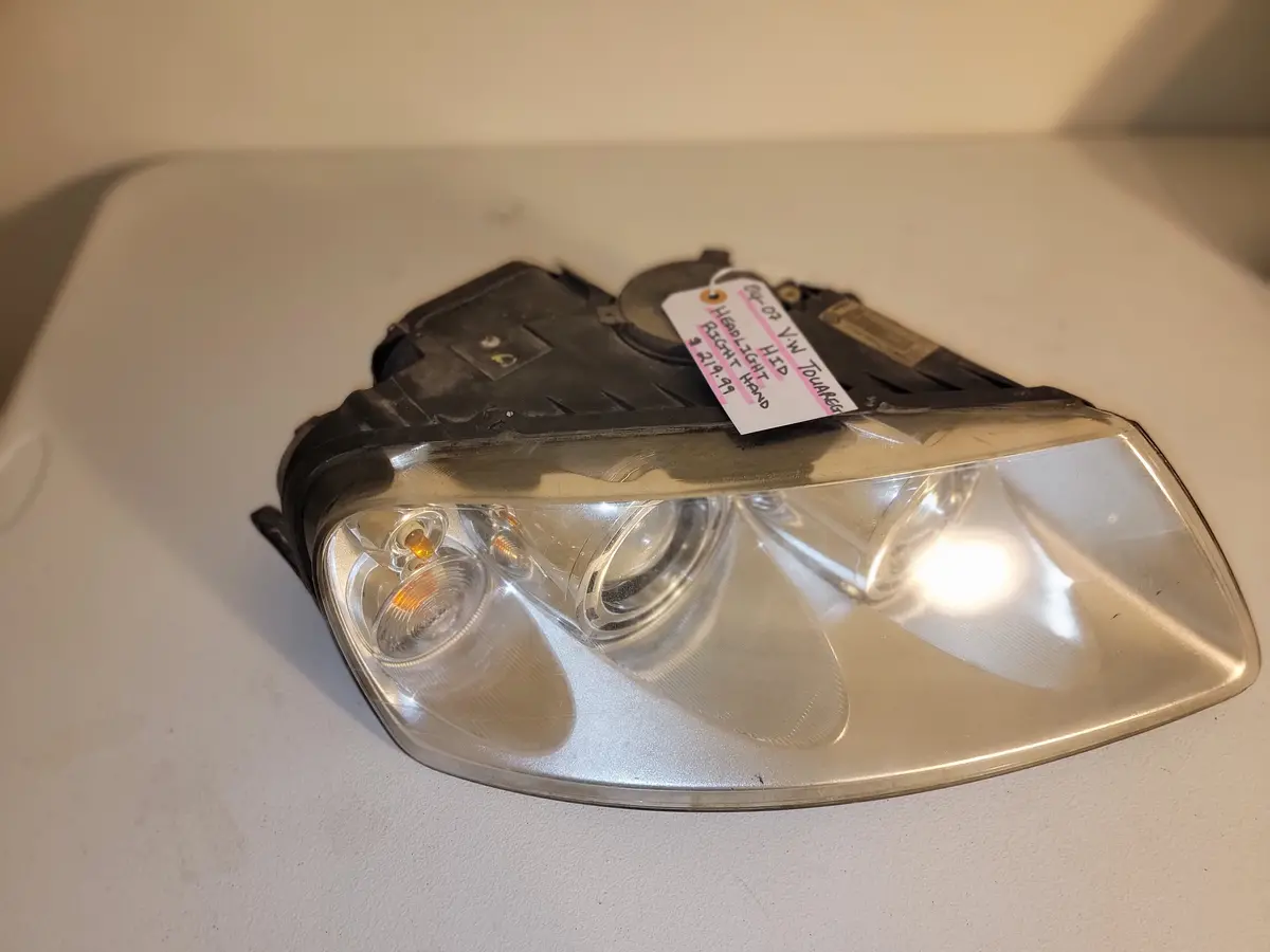 04 05 06 07 V.W Touareg Hid Headlight Right Hand Oem 1