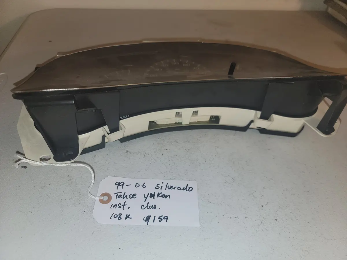 99-06 Tahoe Yukon Instrument Cluster 108K Oem 1