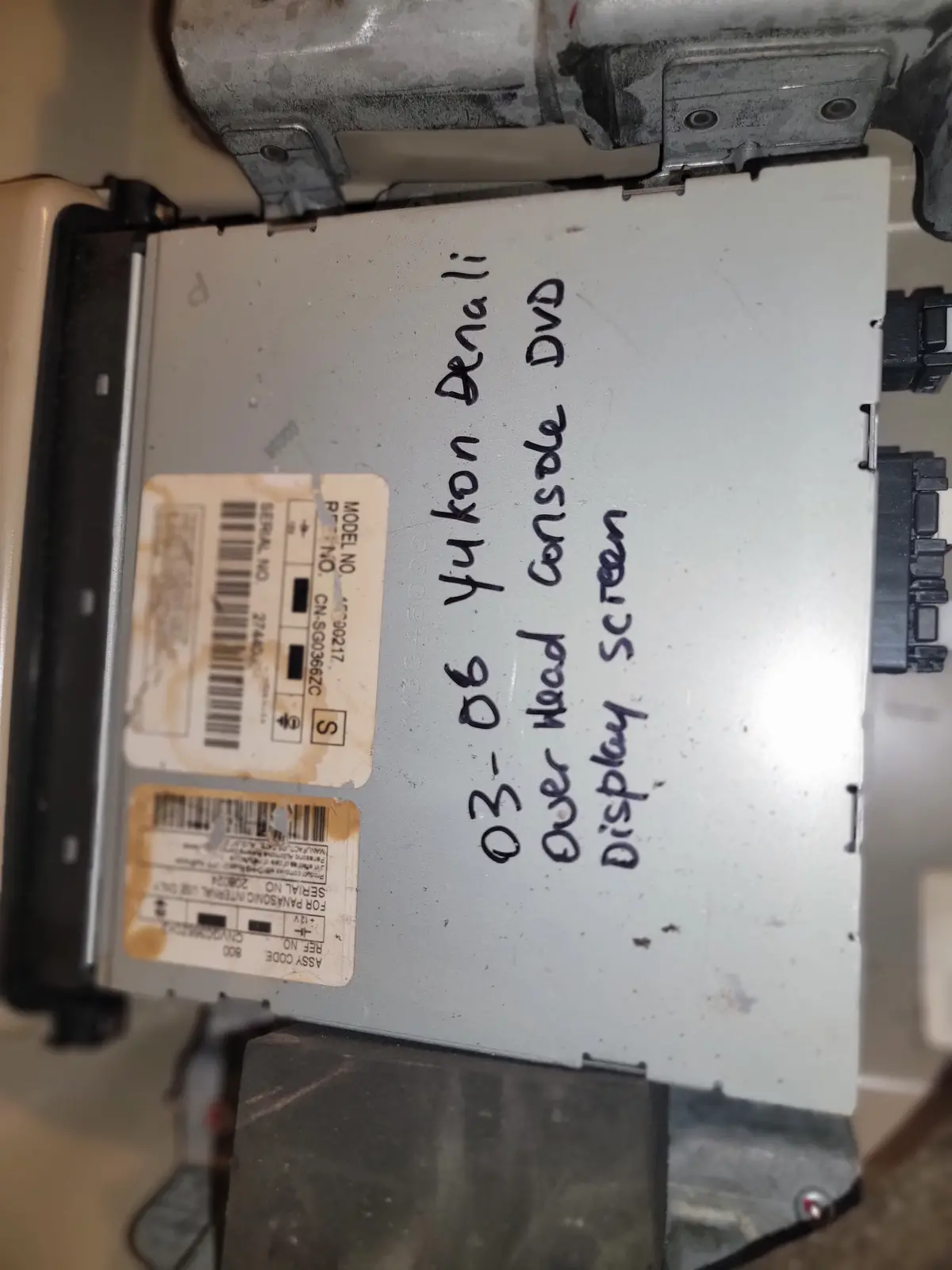 03-06 Yukon Denali Over Head Console Dvd Display Screen Oem 1