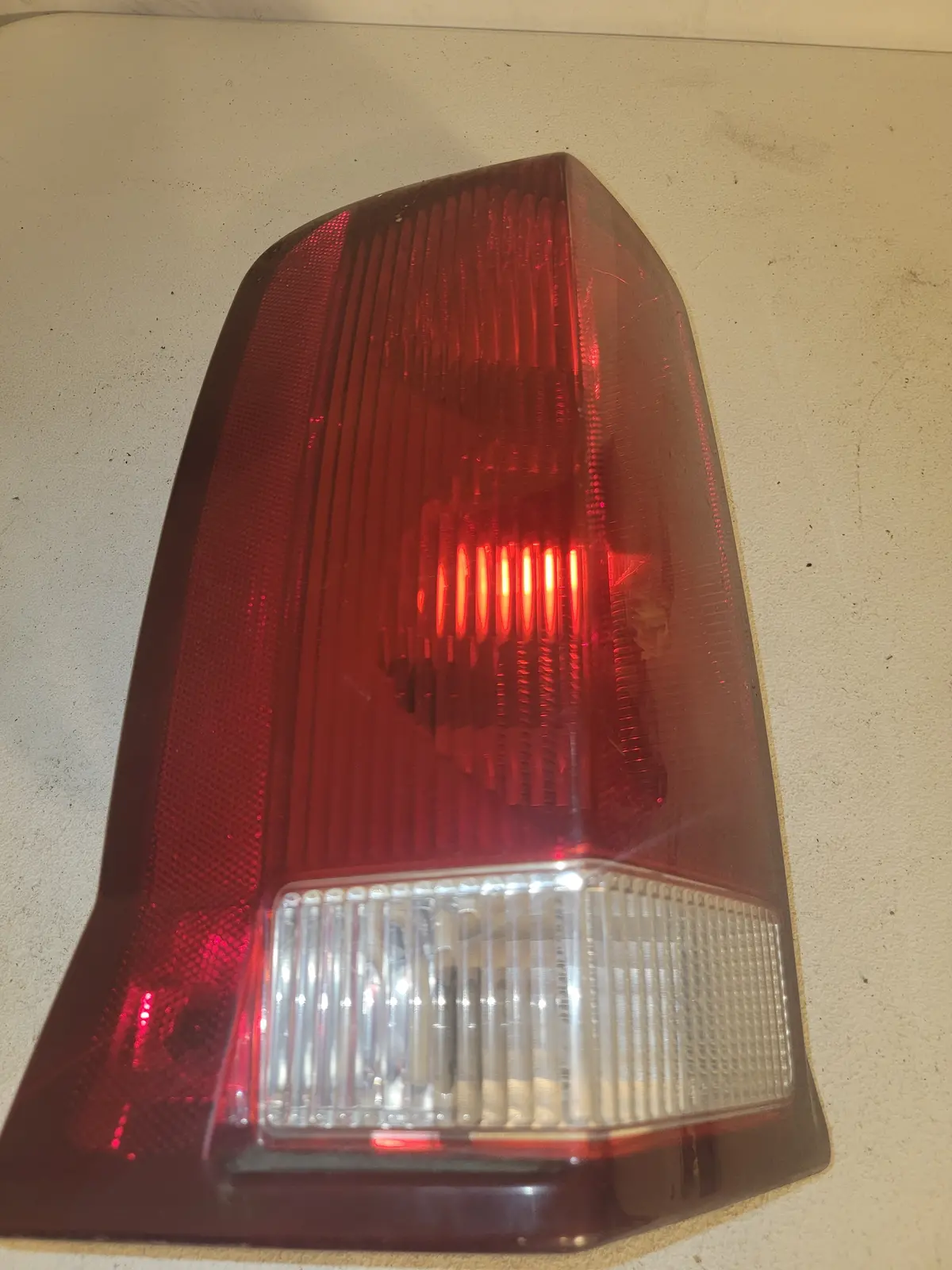 02 Escalade Left Hand Rear Brake Light Oem 1