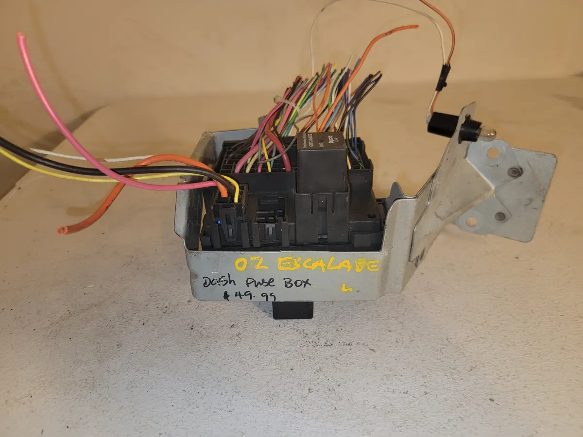02 Escalade Dash Fuse Box  L Oem 1