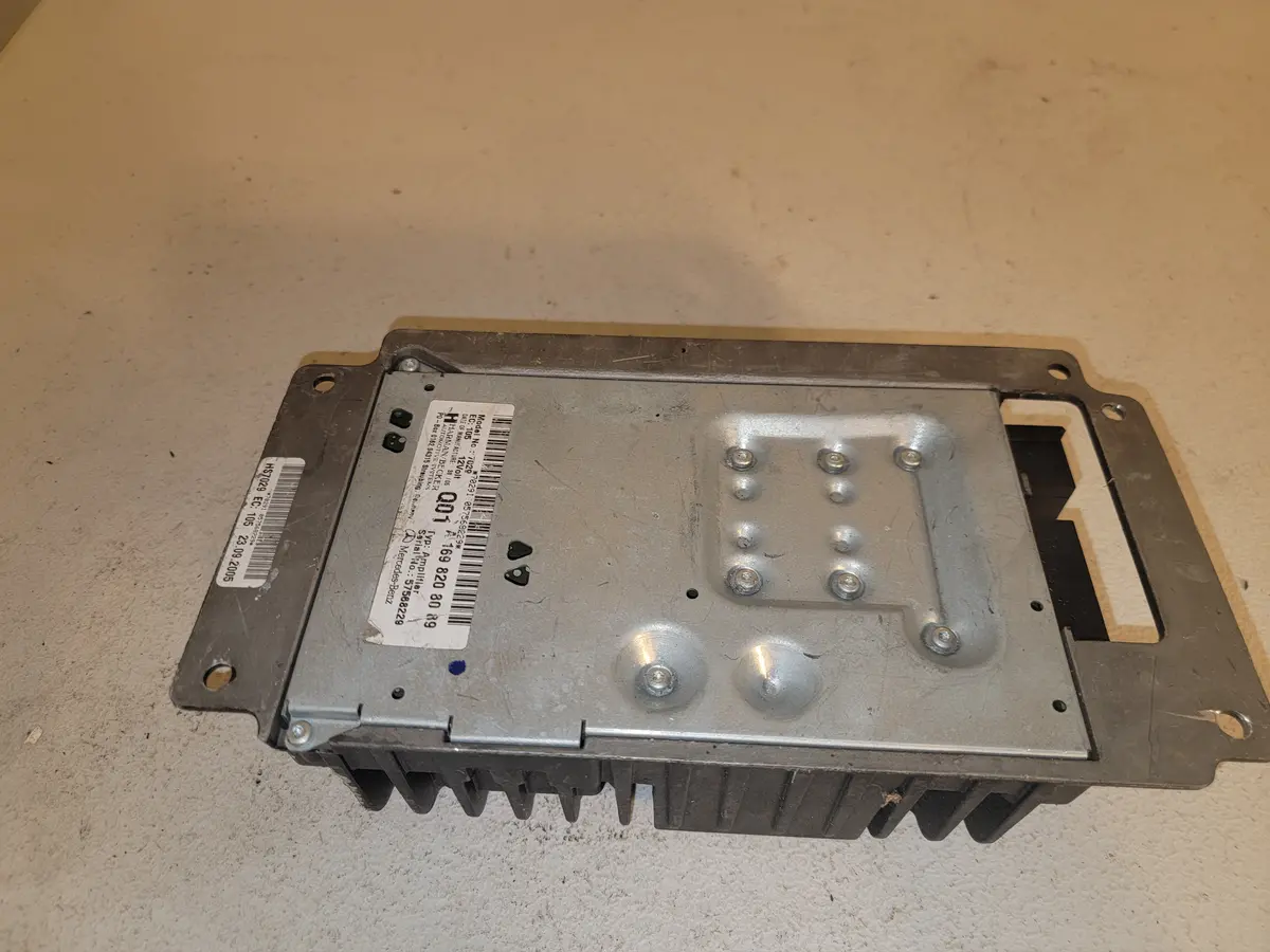 05-09 Mercedes W209 Clk350 Clk63 Amg C350 Audio Amplifier Amp 1698208089 Oem 1