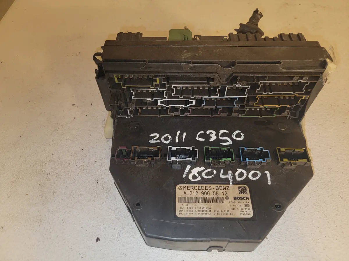 2011 Mercedes C350  Module Relay Fuse Box A 212 900 598 12 Oem 1