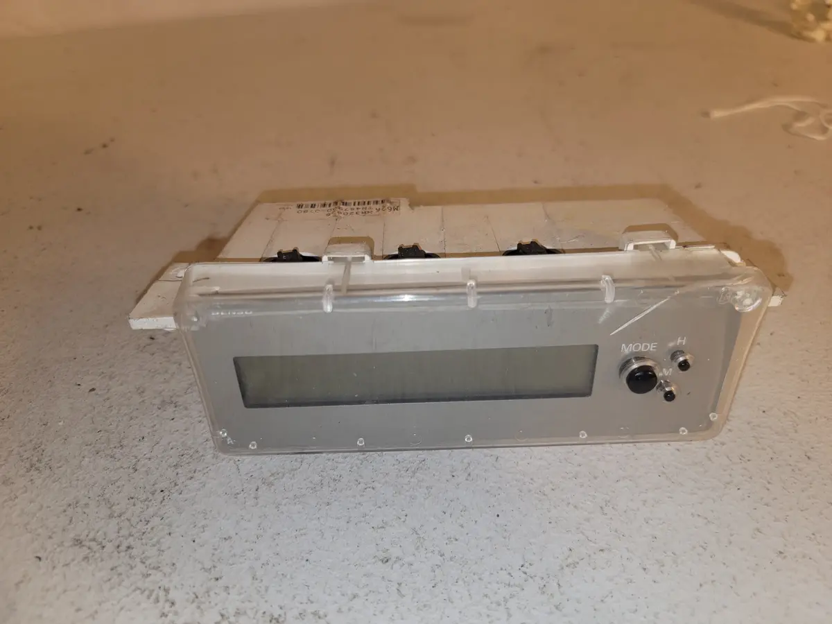 00-05 Mitsubishi Eclipse Clock Radio Tn457900-0780 Oem 1