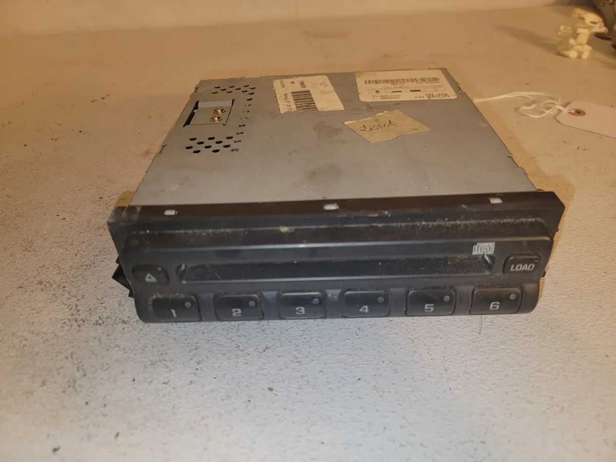 03 04 05 06 Cadillac Chevrolet Escalade Suburban 6 Cd Player 15095685 Oem 1