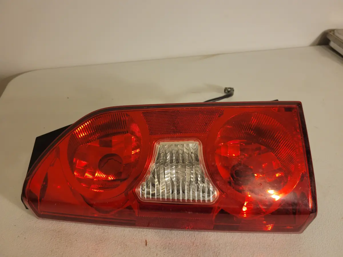 2005 Nissan Xterra Driver Left Tail Light Oem 1
