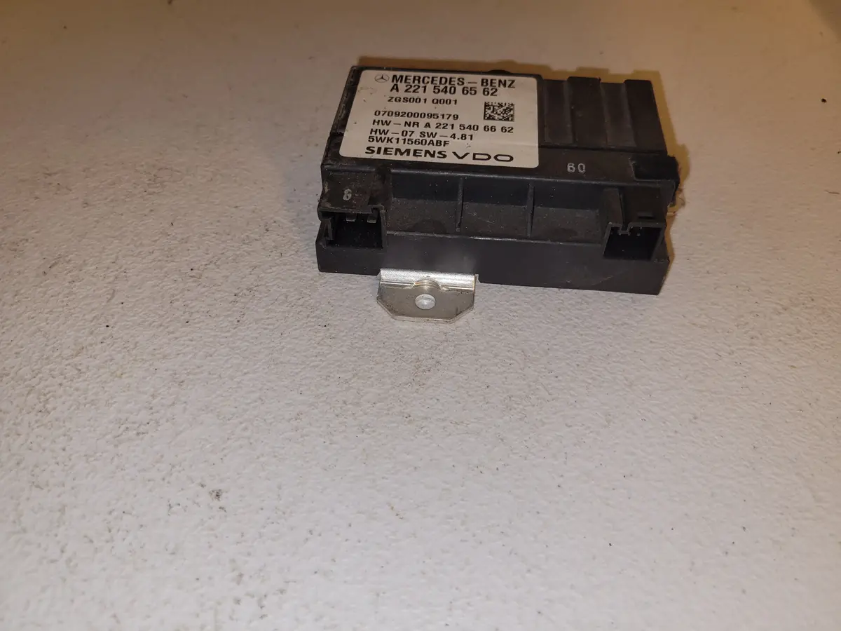 Mercedes-Benz Fuel Pump Control Module A2215406562 / E4330 Oem 1