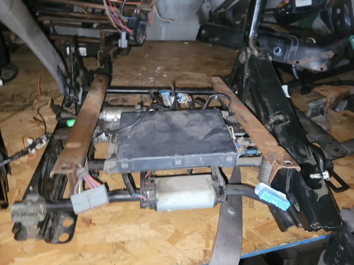 03 - 06 Suburban Tahoe Escalade Yukon Sierra Left Power Seat Track Assembly 1