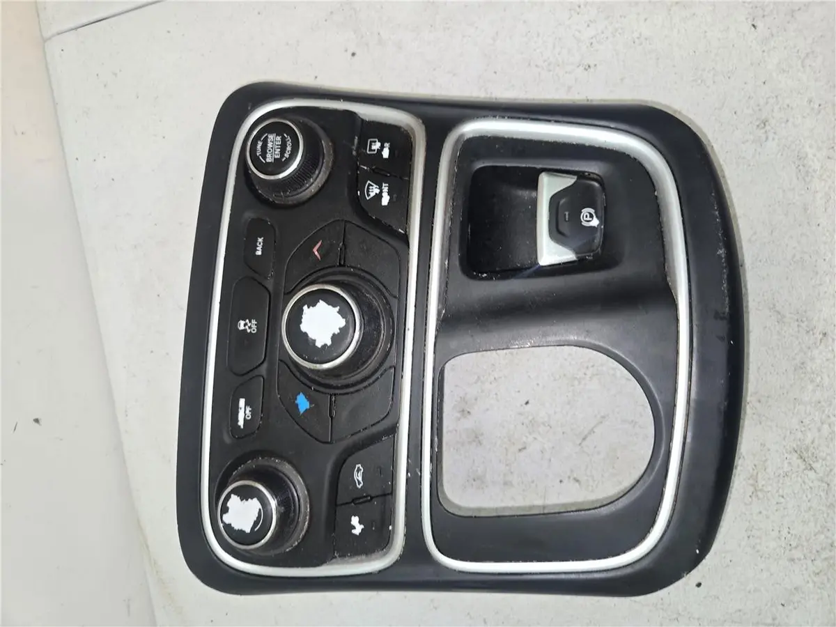 2016 - 2017 Chrysler 200 Ac Heater Climate Control 68270685Aa Oem 1