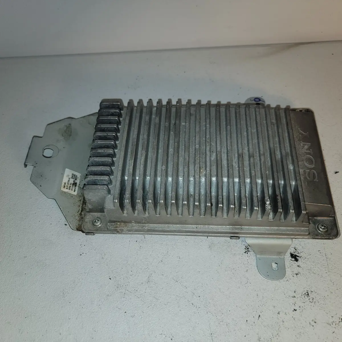 2010 Ford F150 Pickup Radio Stereo Amplifier W/ Floor Console Al3t-18T806-Al Oem 1