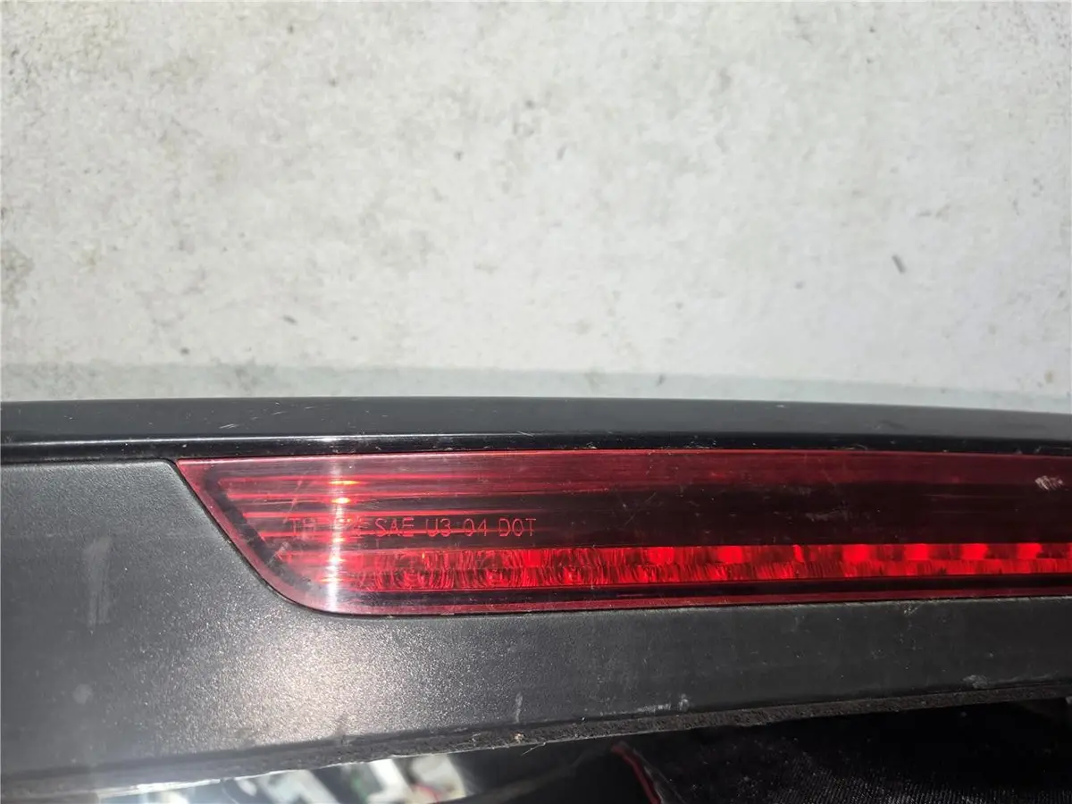 2007 - 2015 Audi Q7 3.6  Trunk Hatch Spoiler W/ Brake Light 4L0 827 933 Oem 1