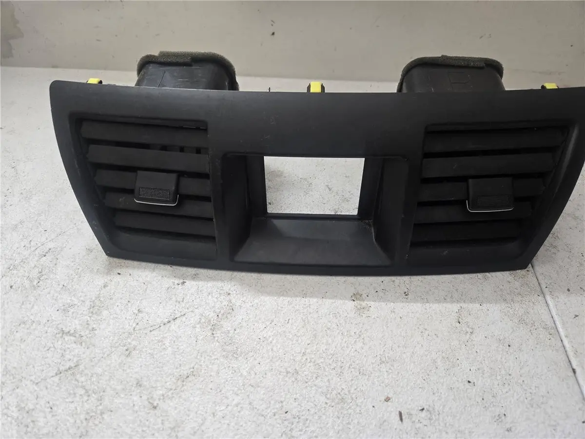 2008 - 2013 Toyota Highlander Center Dash Air Vent Radio Bezel 055651-E040 Oem 1