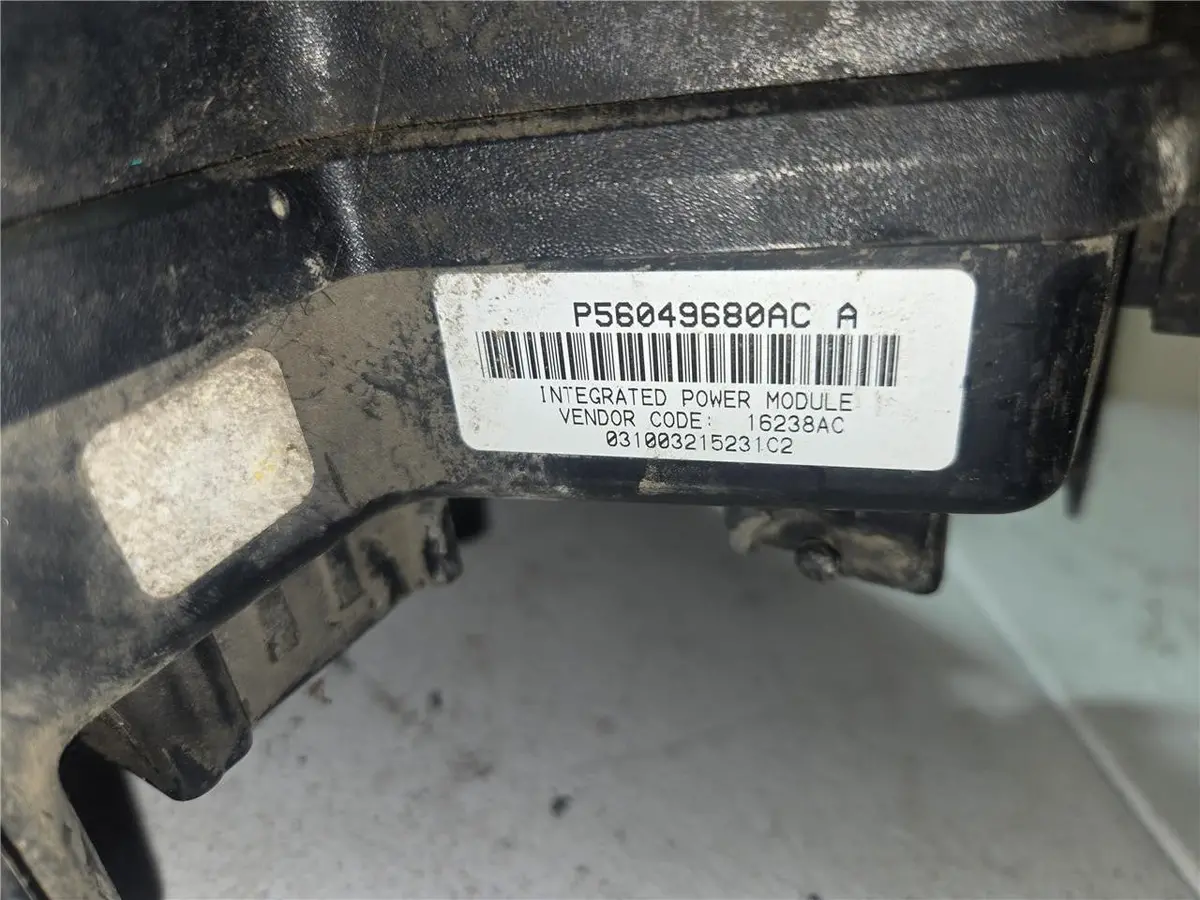 2002 - 2005 Dodge Ram 5.7L Fuse Box & Front Control Module P56049680ac Oem 2