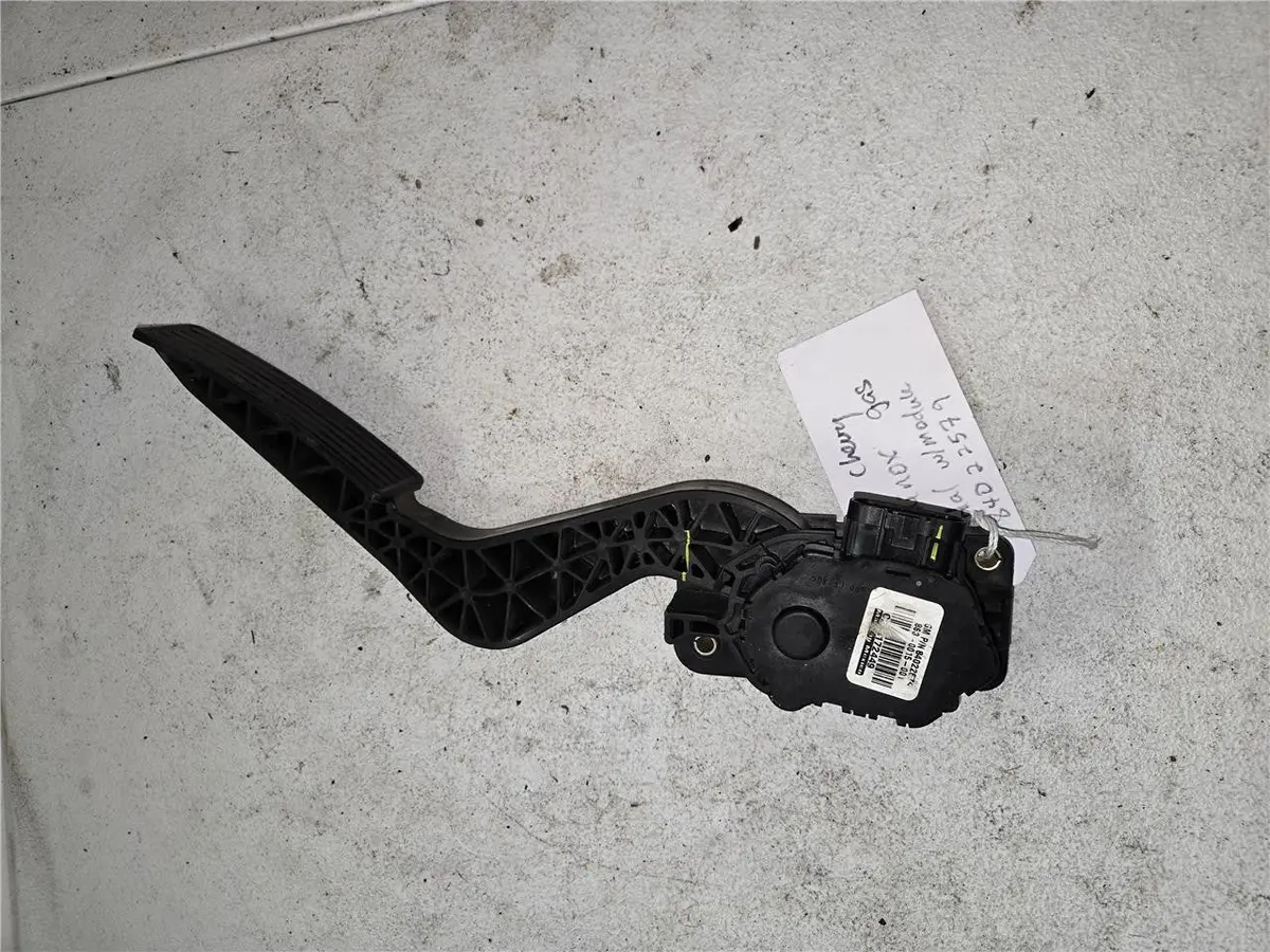 2010 - 2017 Chevrolet Equinox Gas Pedal W/Module 84022579 Oem 1