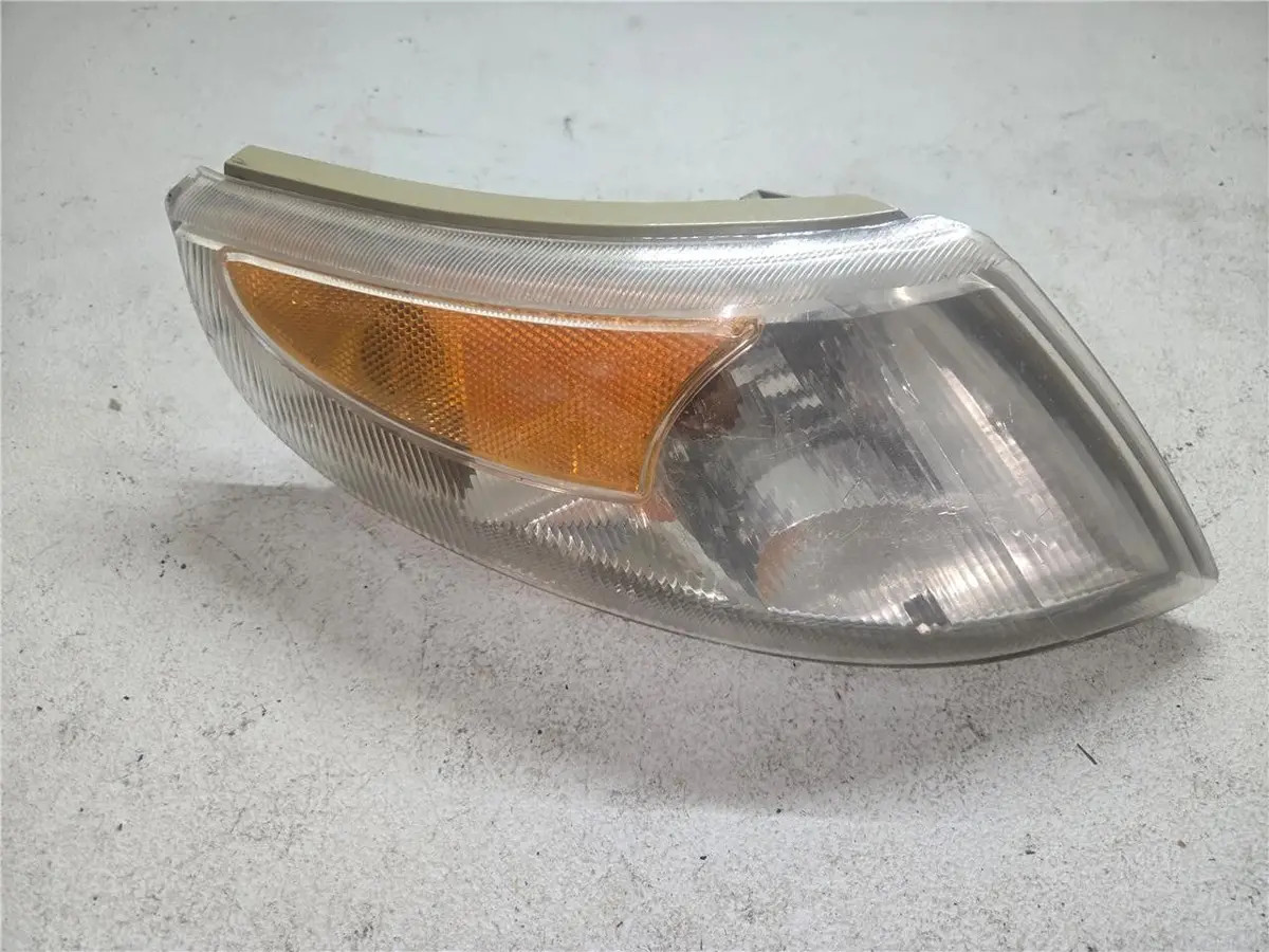 1999 - 2001 Saab 9-5 Right Turn Signal Light Pn# 4912580 Oem 1