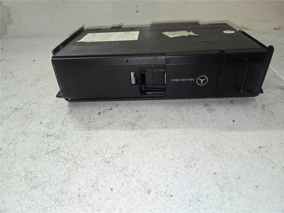 2001 - 2005 Mercedes-Benz C240 Cd Changer 6 Disc Player A 203 820 90 89 Oem 1