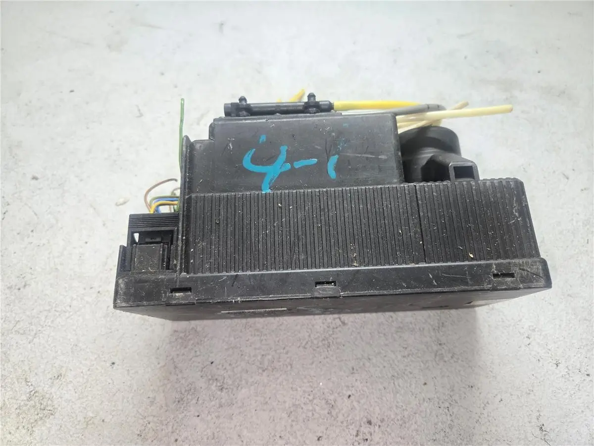 1992 - 1997 Mercedes-Benz Central Door Locking Vacuum Pump 0 132 006 350 Oem 1