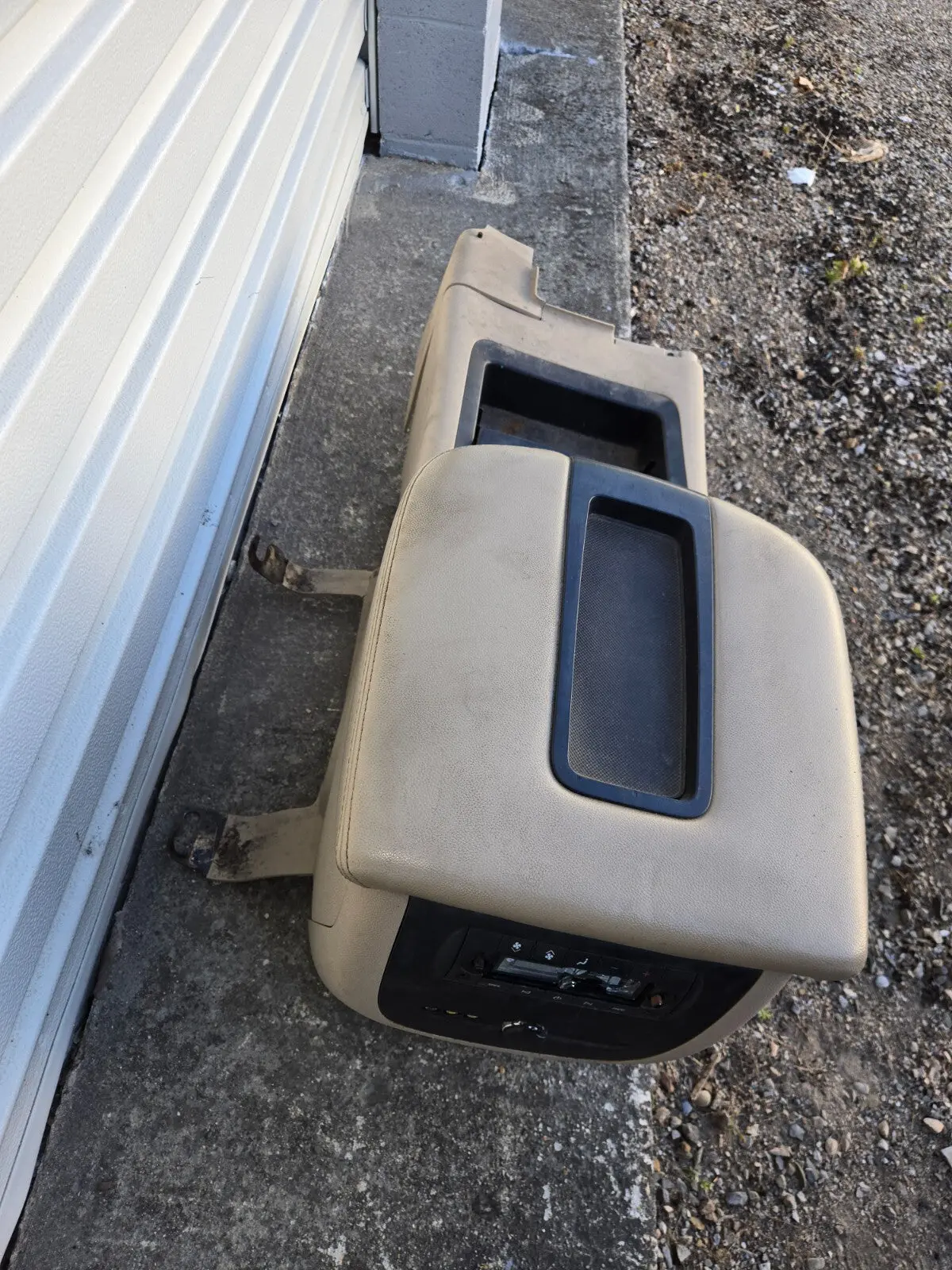 07  - 14 Suburban Gmc Yukon Tahoe Center Console Armrest Black Cupholder Oem Tan 1