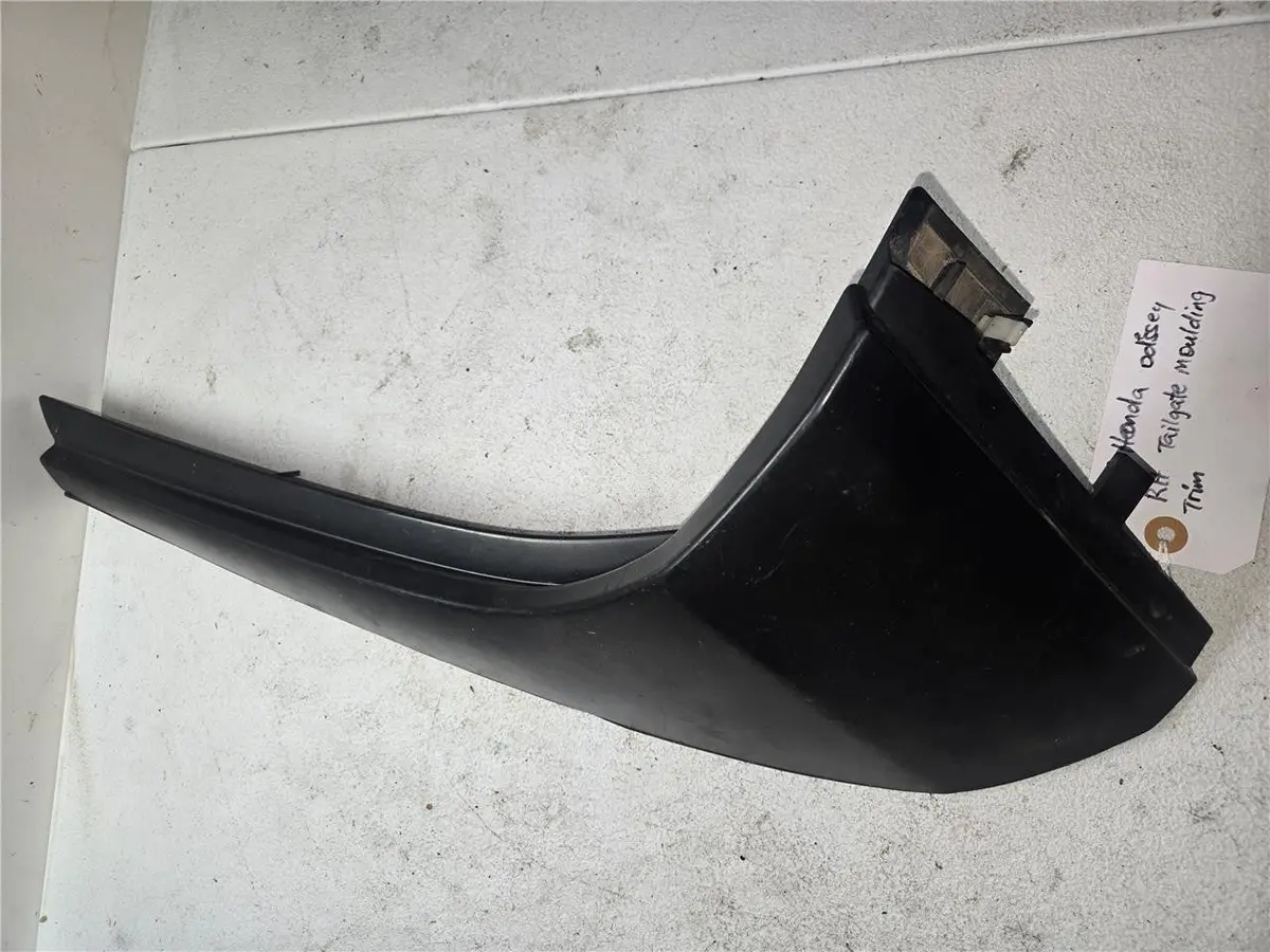 2011 - 2017 Honda Odyssey R/H Taillight Moulding Trim 74910-Tk8-A0 Oem 1
