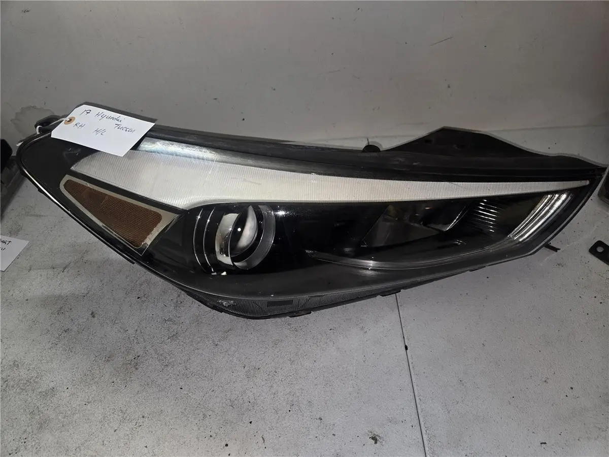 2017 Hyundai Tucson Right Hand Headlight 20170310670, Hy2503200 Oem 1