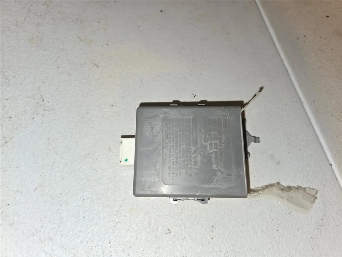 2008 - 2010 Toyota Highlander Module Receiver Door Control Unit 218797-101 Oem 1