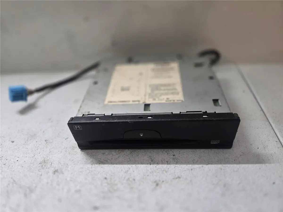 1999 - 2001 Honda Cr-V Factory Single Disc Cd Receiver 08A06-1A1-050 Oem 1