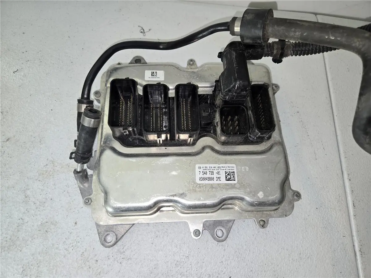 Bmw F07 F10 F12 F13 5.0I 5.0Ix Engine Control Cas4 Module Key 7 540 739 -01 Oem 1