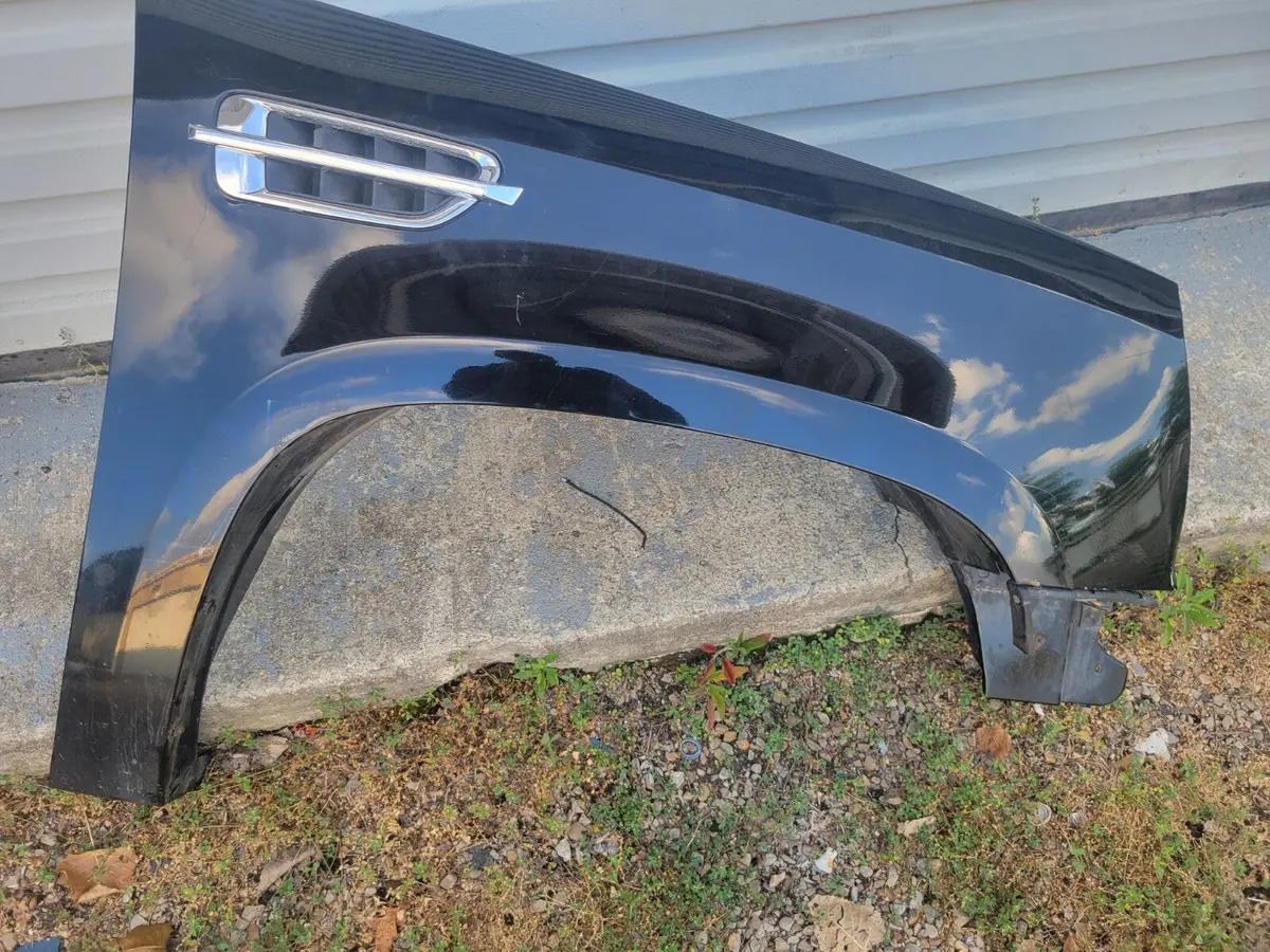 2007 08 09 10 - 2014 Cadillac Escalade Front Right Fender Black Oem Nice Vent 1
