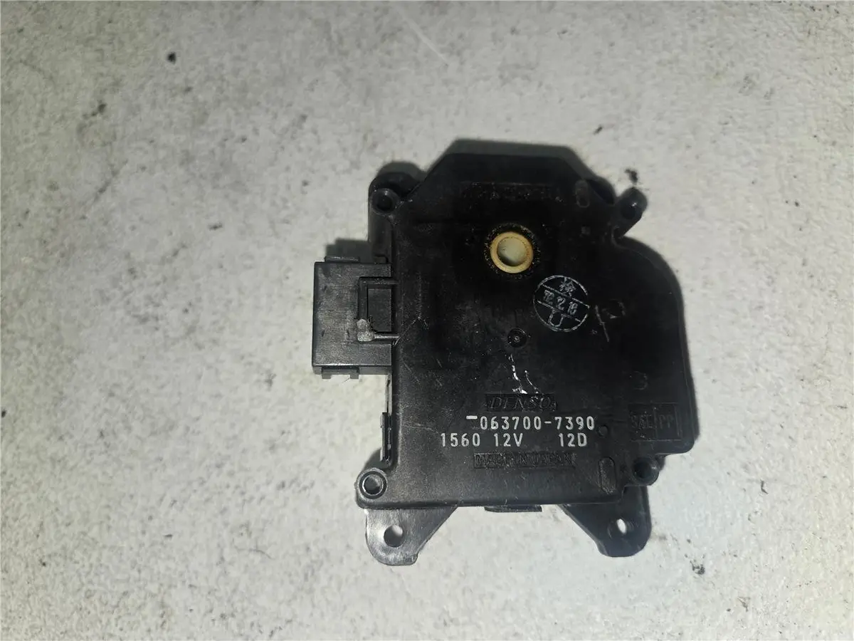 Mitsubishi Pajero Shogun Rear Heater Control Motor 063700-7390 Oem 1