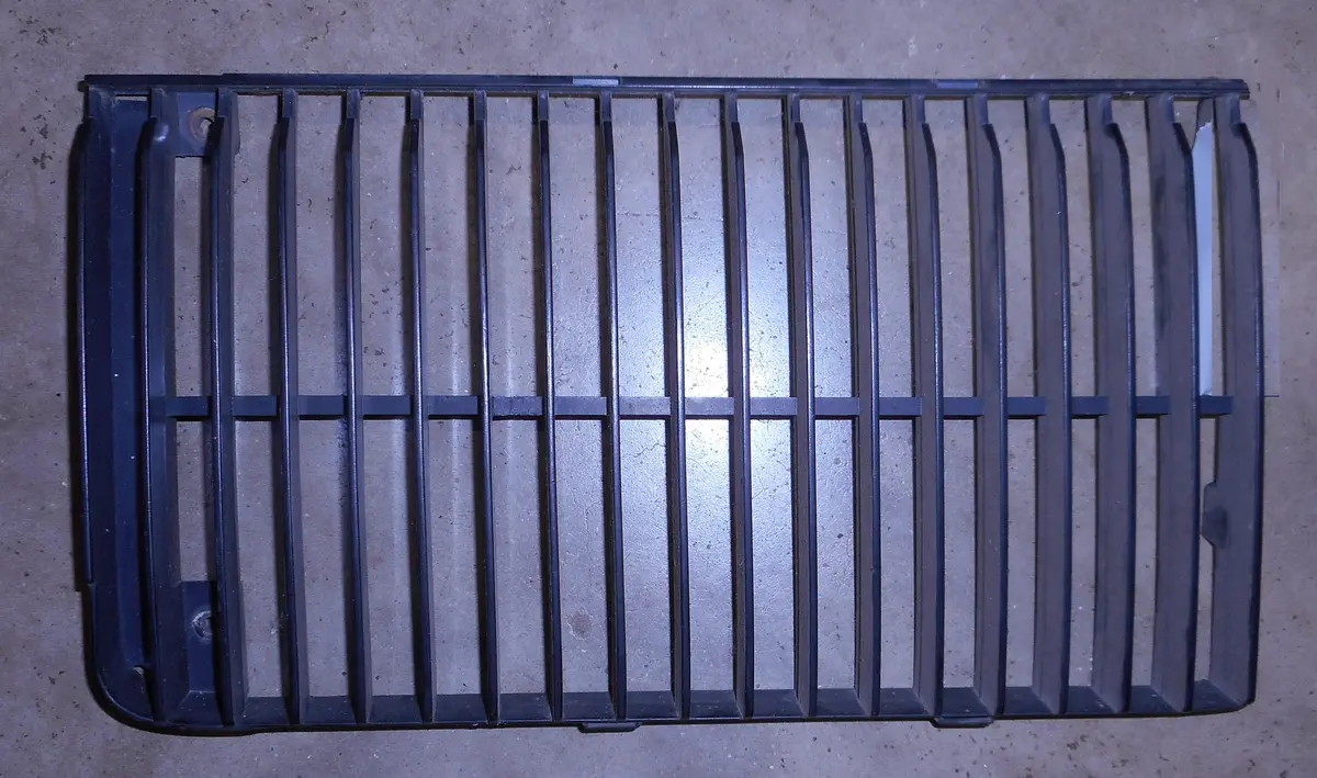 Front Grill ,Right Black Euro, Used, 87 88 442 1