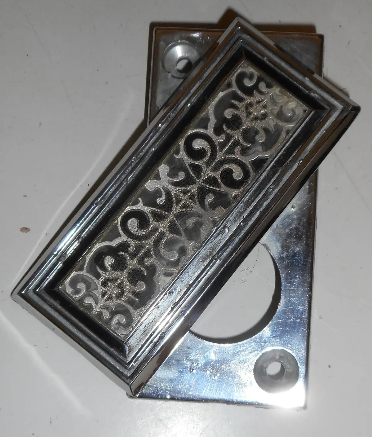 Trunk Lock Emblem, Swivels, Used, 71-4 Olds 98 1