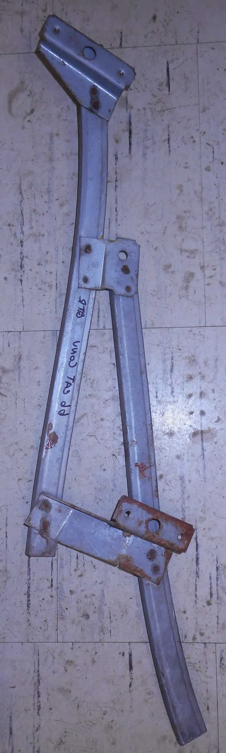 Quarter Glass Front Track ,Right Conv 65 66 B-Body 1