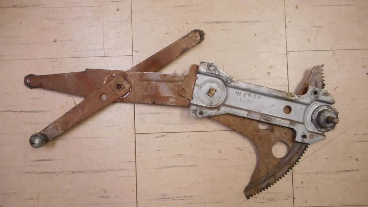 Door Glass Regulator ,Manual Left Used 82-92 F-Body 1