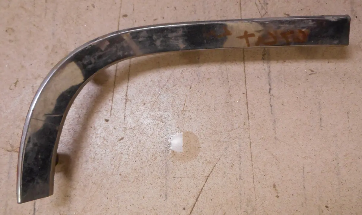 Fender Eyebrow Molding ,Right Used 67 Cutlass 442 1