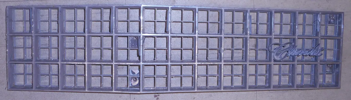 Front Grill ,Upper Used 76 Caprice 1