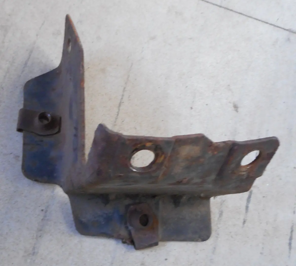 Wheel Well Brace ,Right Used 70-81 Firebird Ta Camaro 1