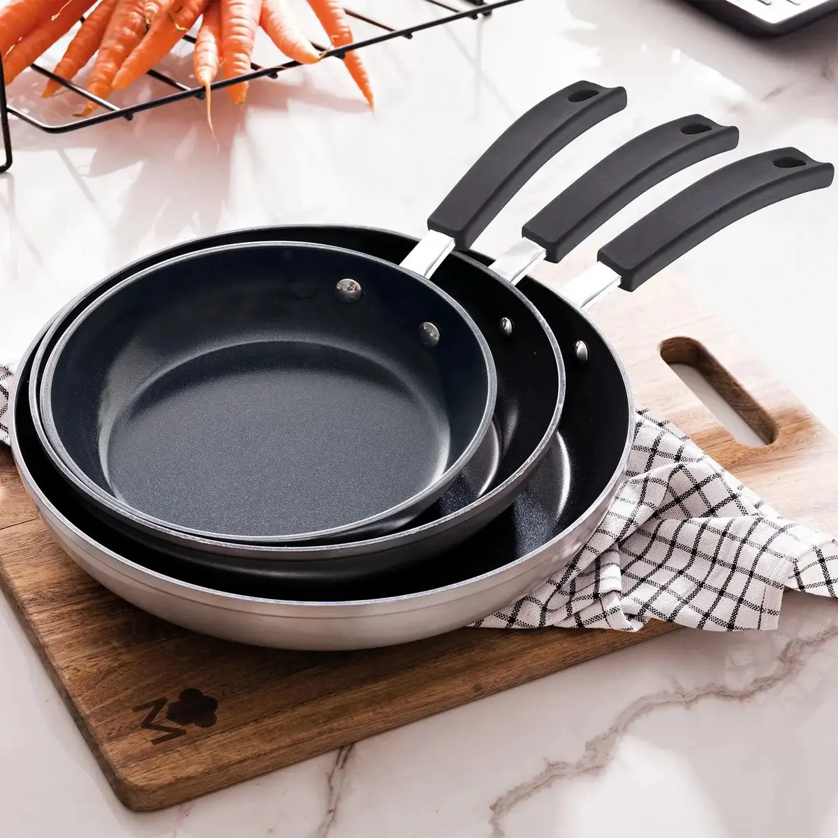 Set Of 3 Masterpro Smart Frying Pans Black Silver 20Cm/26Cm/30Cm 1