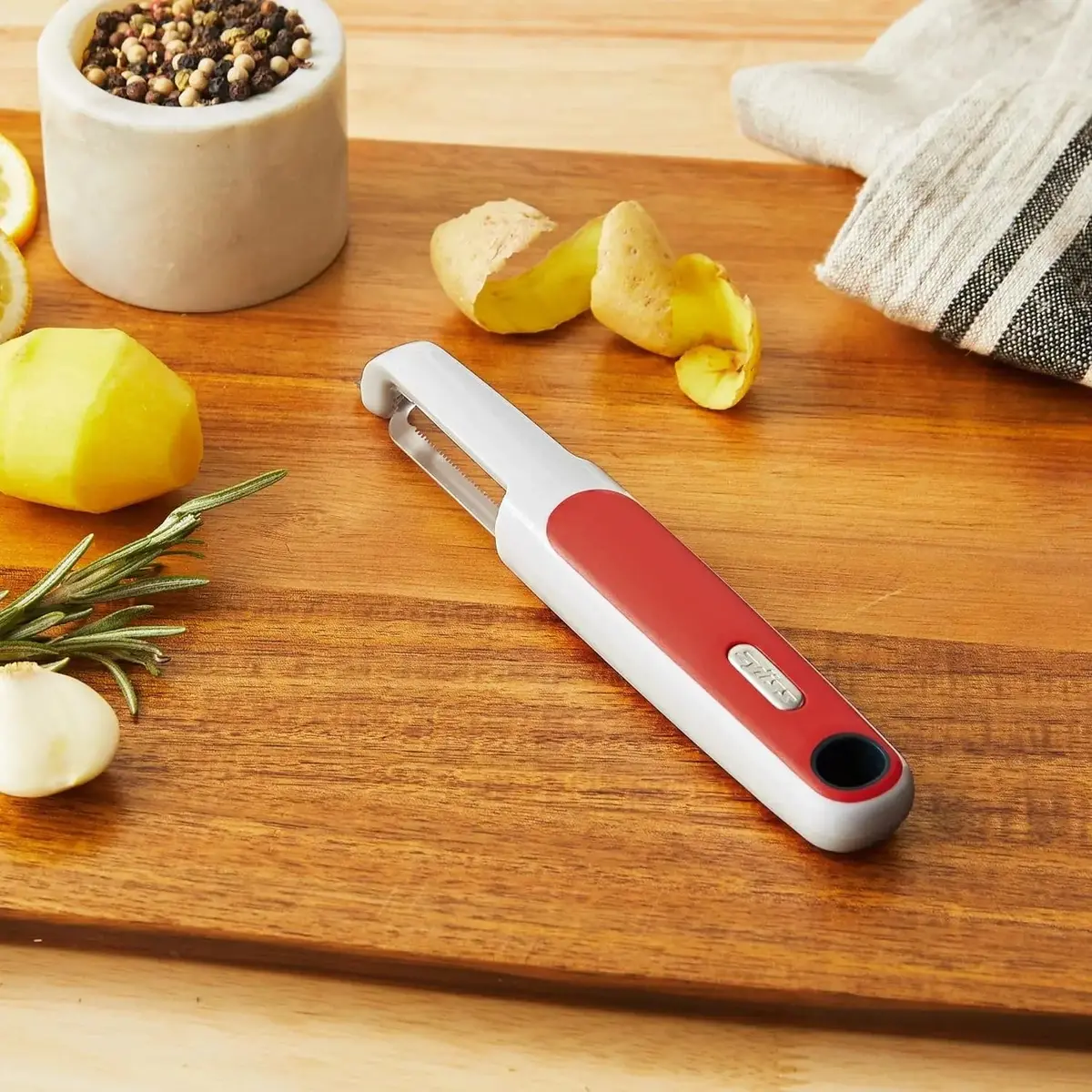 Zyliss Soft Skin Vertical Peeler Fruit Vegetable Serrated Blade 2