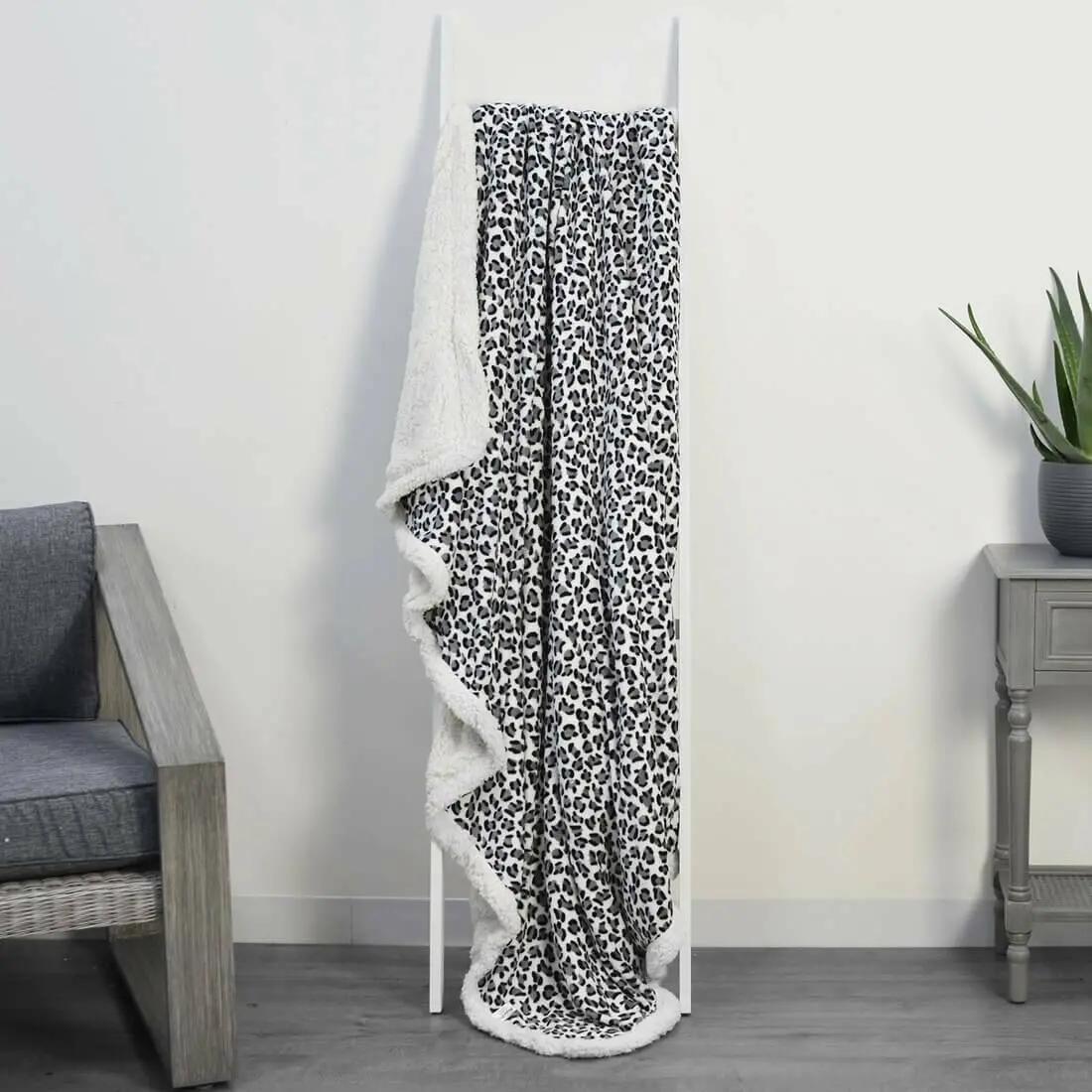 Animal Print Fleece Blanket With Sherpa Trim 2 Sizes 3