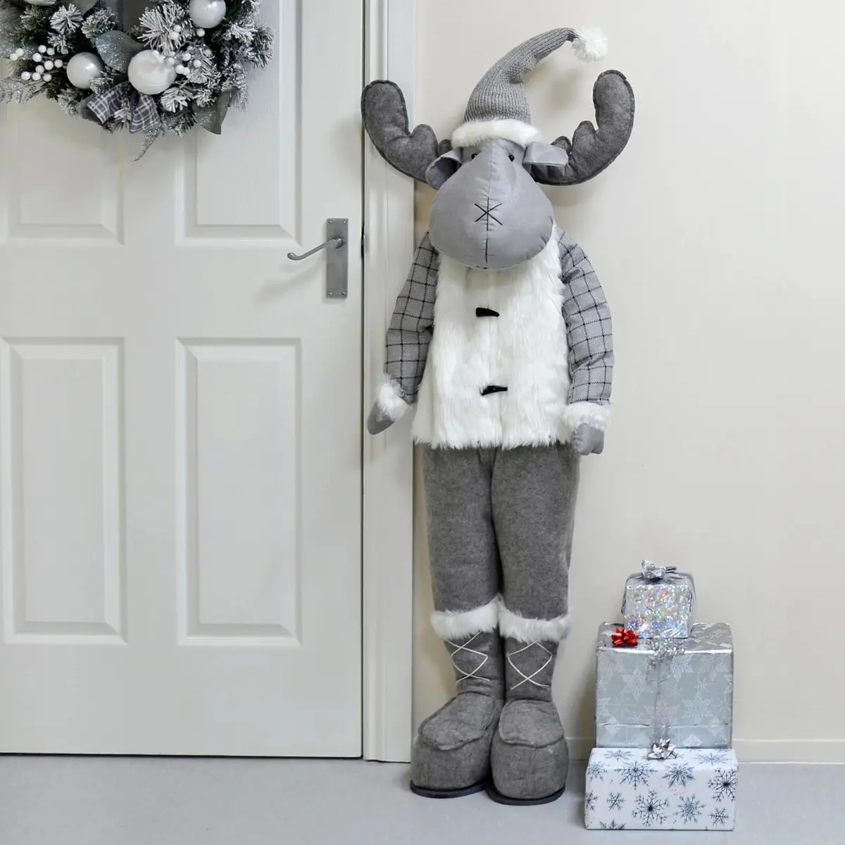 Large 138Cm Standing Reindeer Christmas Novelty Decoration 1